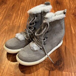 Girls Gray Fur-Lined Ankle Boots